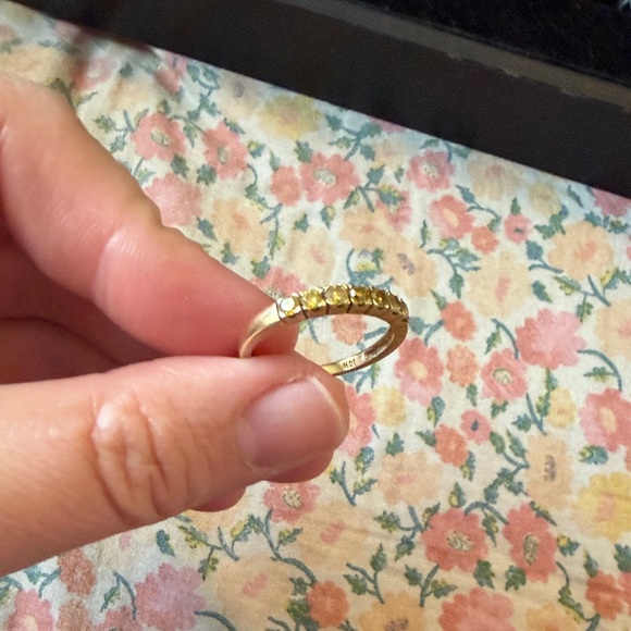 Elegant Yellow Diamond Gold Band Ring - Picture 3 of 3
